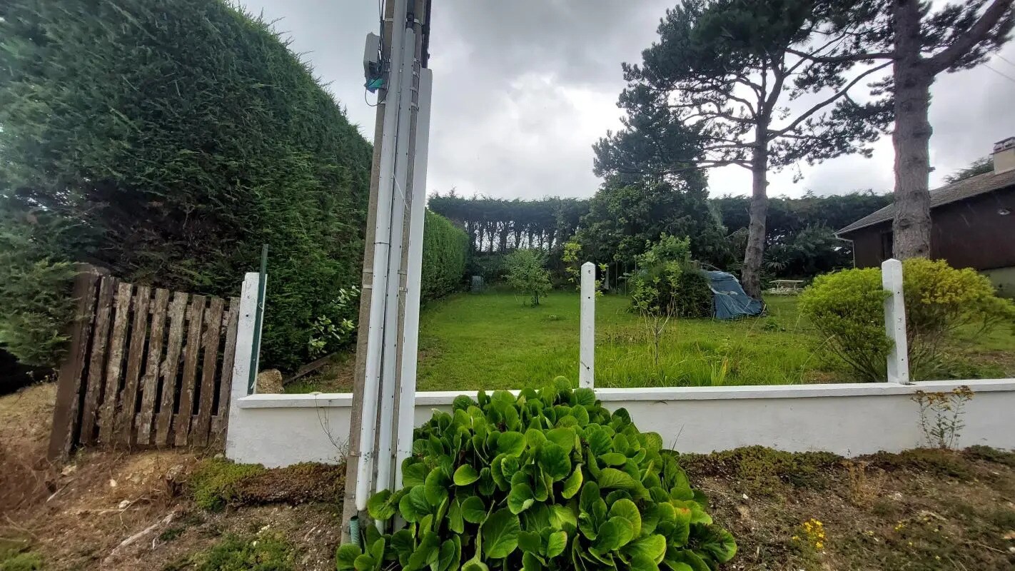Avenue Du Val D'Or, Criel-sur-Mer for sale Building Photo- Image 1 of 3