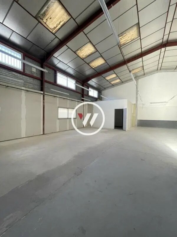 Retail in Aubagne for lease Interior Photo- Image 1 of 4