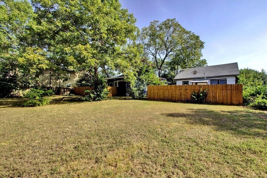 607-611 Nelray Blvd, Austin, TX for sale - Building Photo - Image 3 of 35