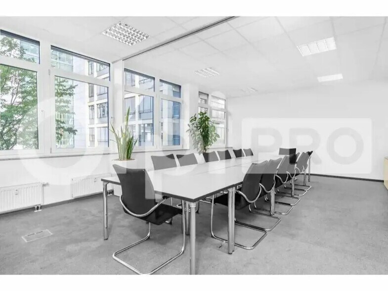 16 Cours Du Danube, Serris for lease - Primary Photo - Image 1 of 43