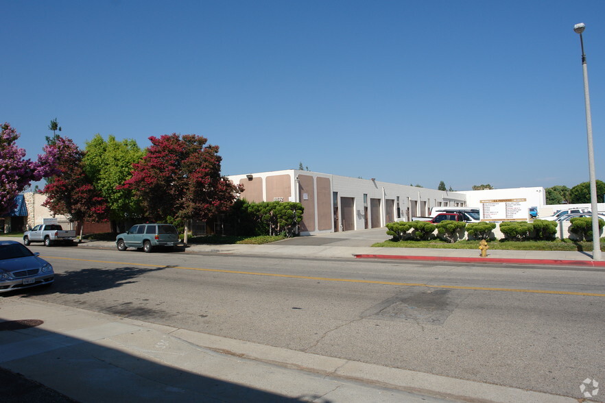 8824-8832 Shirley Ave, Northridge, CA for lease - Building Photo - Image 2 of 3