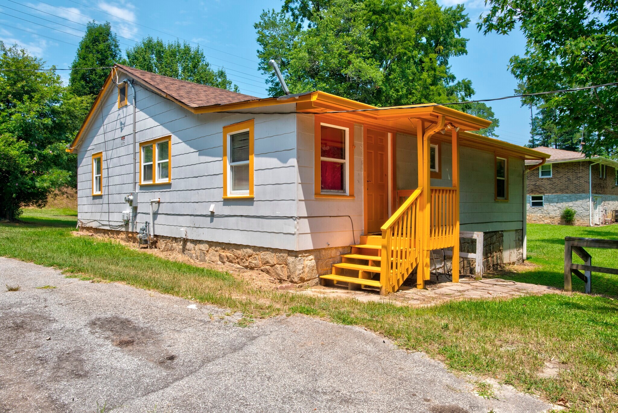 2950 Klondike Rd, Lithonia, GA 30038 2 HOUSES FOR PRICE OF 1. AIRBNB