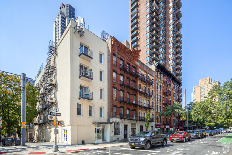 318 E 62nd St, New York, NY for lease - Building Photo - Image 1 of 20