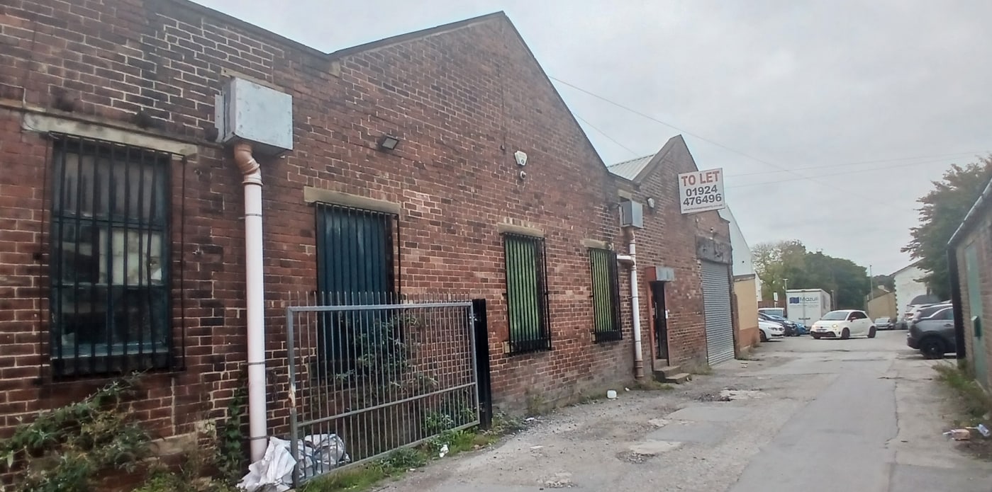 Bradford Rd, Cleckheaton for lease Building Photo- Image 1 of 1