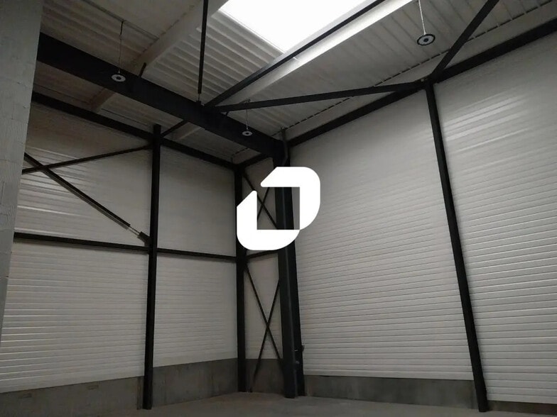 Flex in Orvault for lease - Interior Photo - Image 2 of 17