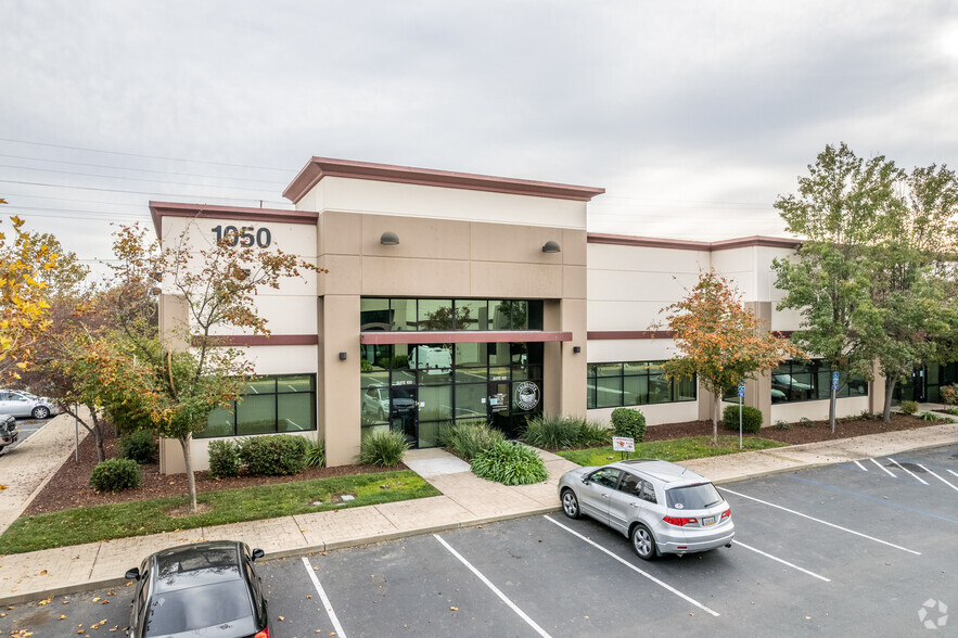 1050 Riverside Pky, West Sacramento, CA for lease - Primary Photo - Image 1 of 15