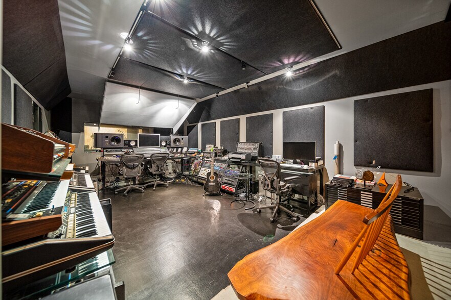 816 Seward St, Los Angeles, CA 90038