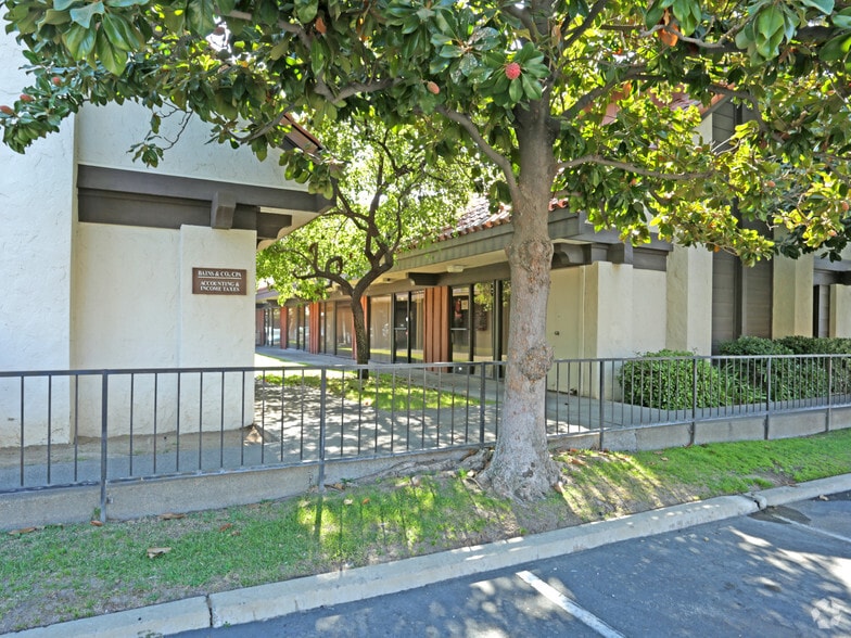 5070 N 6th St, Fresno, CA for sale - Building Photo - Image 2 of 4