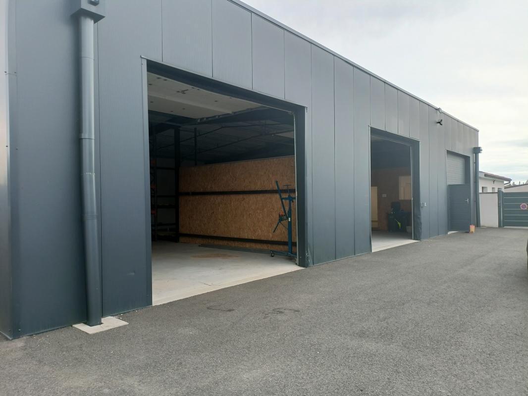 Industrial in Mios for lease Building Photo- Image 1 of 8