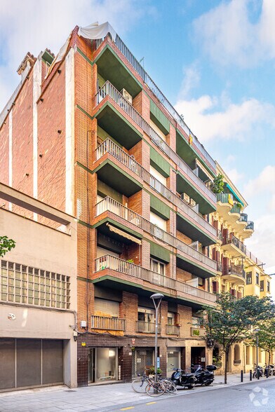 Multifamily in Barcelona, Barcelona for sale - Primary Photo - Image 1 of 1