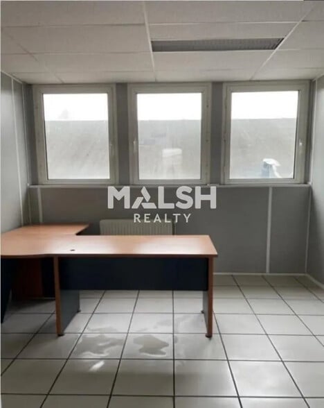 Office in Vénissieux for lease - Interior Photo - Image 3 of 8