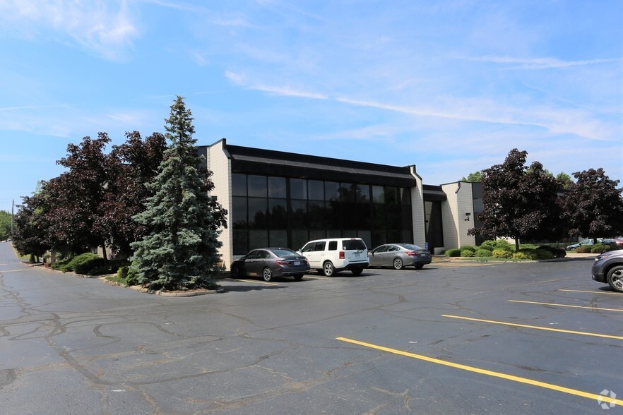 24610 Detroit Rd, Westlake, OH for lease - Primary Photo - Image 1 of 7