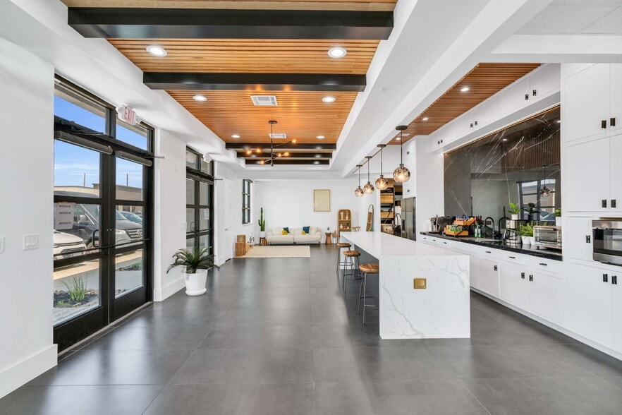 8118 Fry Rd, Cypress, TX for lease - Interior Photo - Image 2 of 22