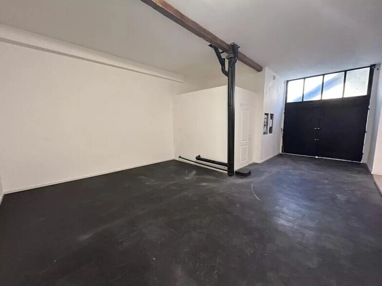 Retail in Cannes for sale - Interior Photo - Image 3 of 12