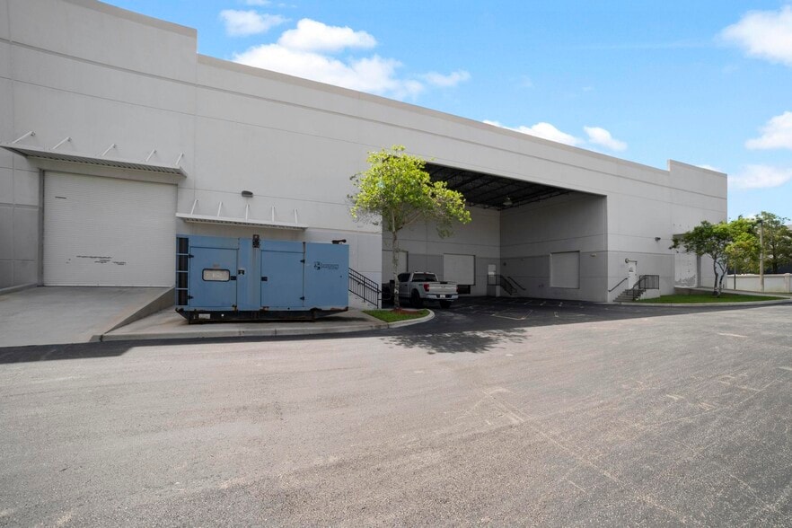 4201 NW 124th Ave, Coral Springs, FL for lease - Building Photo - Image 3 of 31