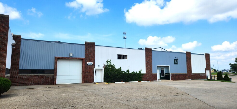200 N 8th Ave E, Newton, IA for sale - Building Photo - Image 3 of 24