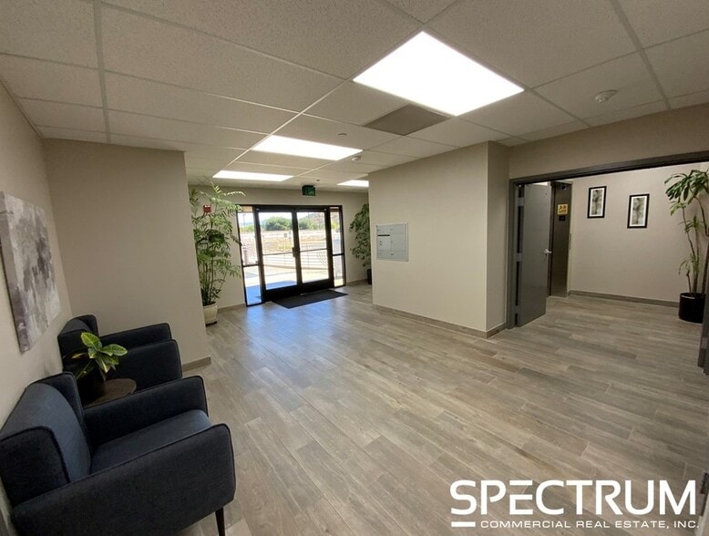 24961 The Old Rd, Stevenson Ranch, CA for lease - Building Photo - Image 3 of 8