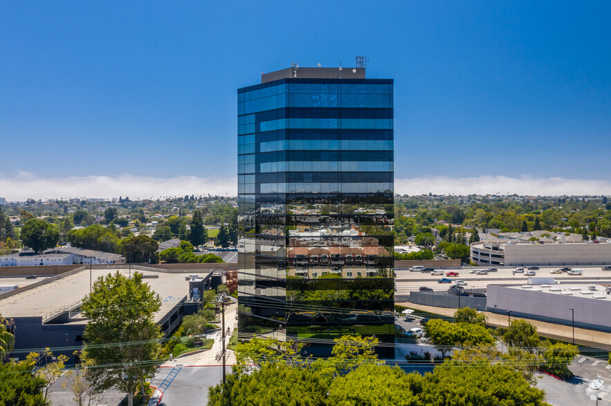 3415 S Sepulveda Blvd, Los Angeles, CA for lease - Building Photo - Image 3 of 8