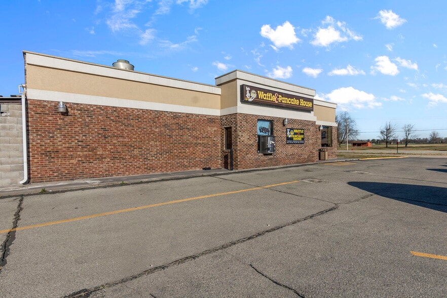 11 Truman St, Charleston, MO for sale - Building Photo - Image 2 of 8