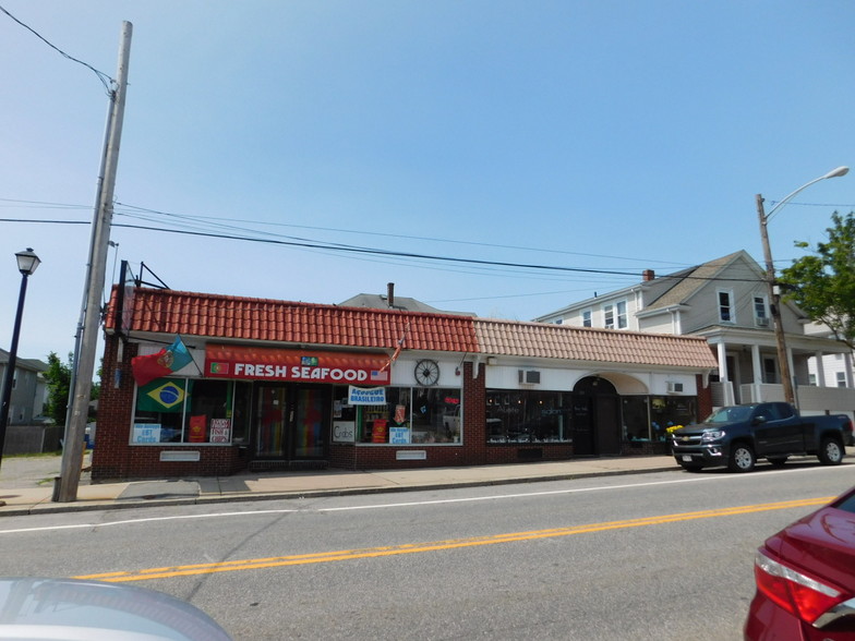 227-233 Warren Ave, East Providence, RI for sale - Building Photo - Image 1 of 1