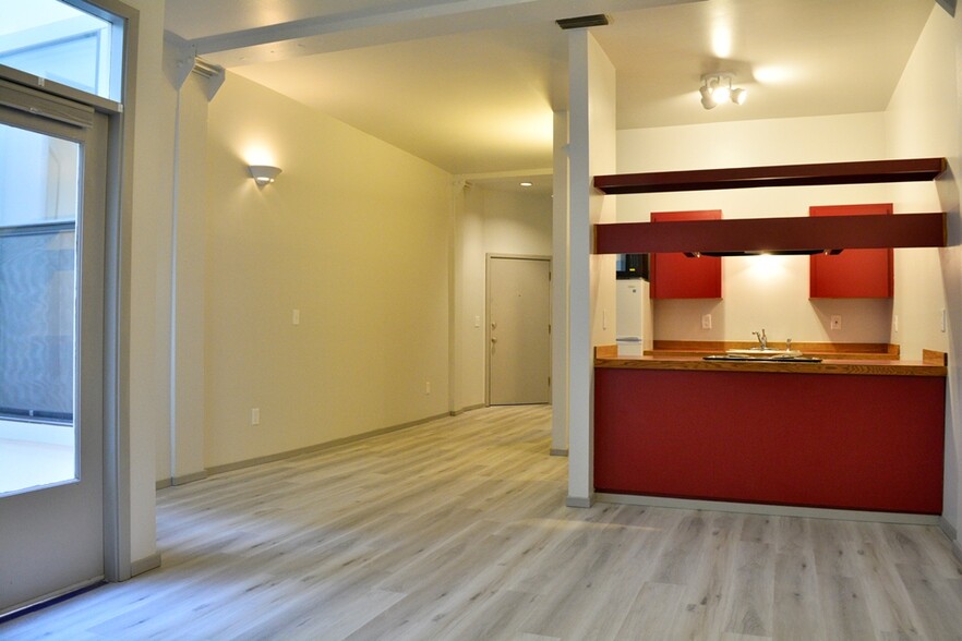 2066 NW Irving St, Portland, OR for sale - Building Photo - Image 3 of 26