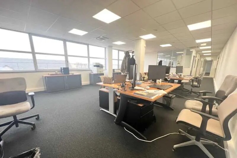 Location Bureaux 292 m² - Photo 1