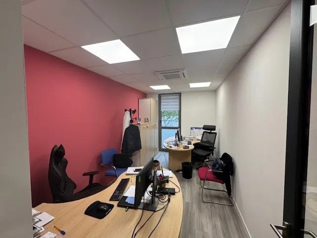 Office in Saint-Priest-en-Jarez for sale - Interior Photo - Image 3 of 9
