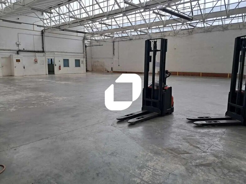 Flex in Massy for lease - Interior Photo - Image 3 of 13