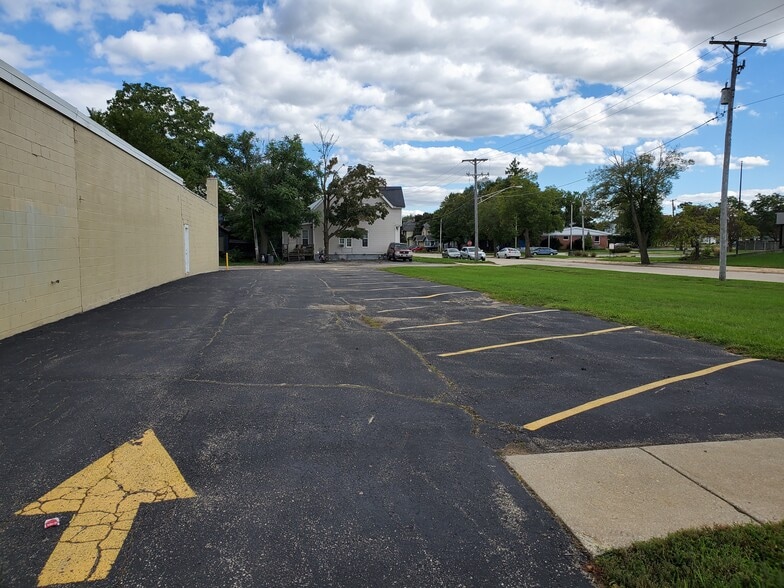 415 N 3rd St, Rockford, IL for lease - Building Photo - Image 2 of 65