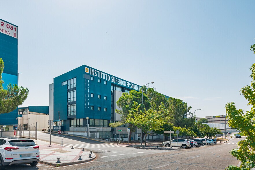 Office in Alcobendas, Madrid for sale - Building Photo - Image 2 of 2