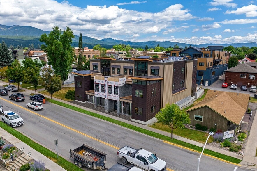 329 Baker Ave, Whitefish, MT for sale - Building Photo - Image 3 of 13
