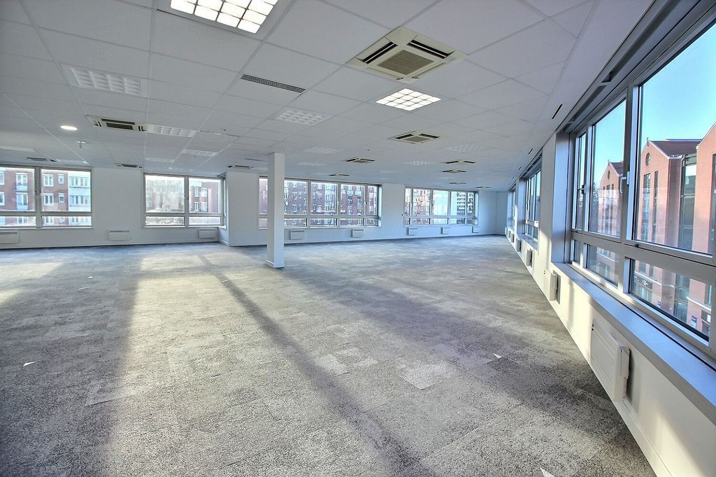 28-30 Rue Benjamin Constant, Paris for lease Interior Photo- Image 1 of 10