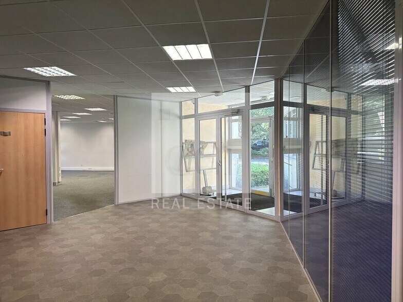 Office in Meylan for sale - Interior Photo - Image 2 of 4