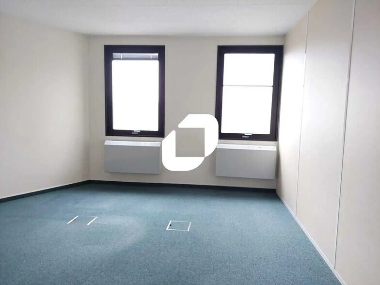 Office in Saint-Aubin for lease - Building Photo - Image 3 of 8