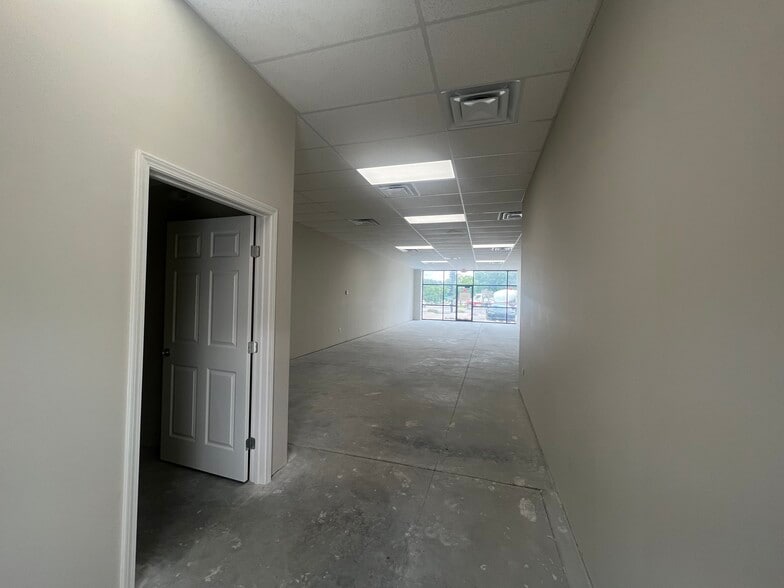 3519 E Central Ave, Wichita, KS for lease - Building Photo - Image 3 of 8