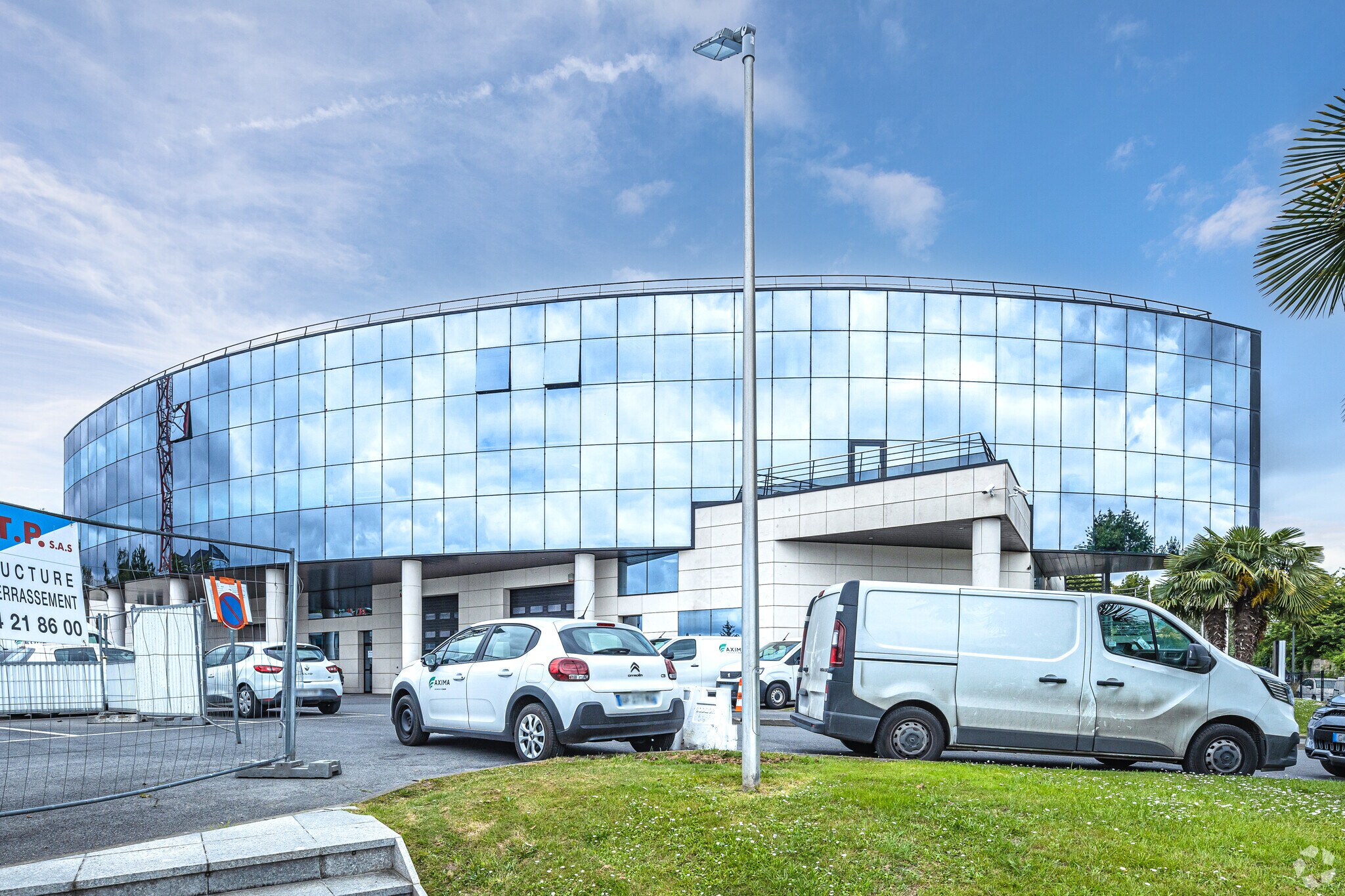 Office in Bry-sur-Marne for lease Primary Photo- Image 1 of 4