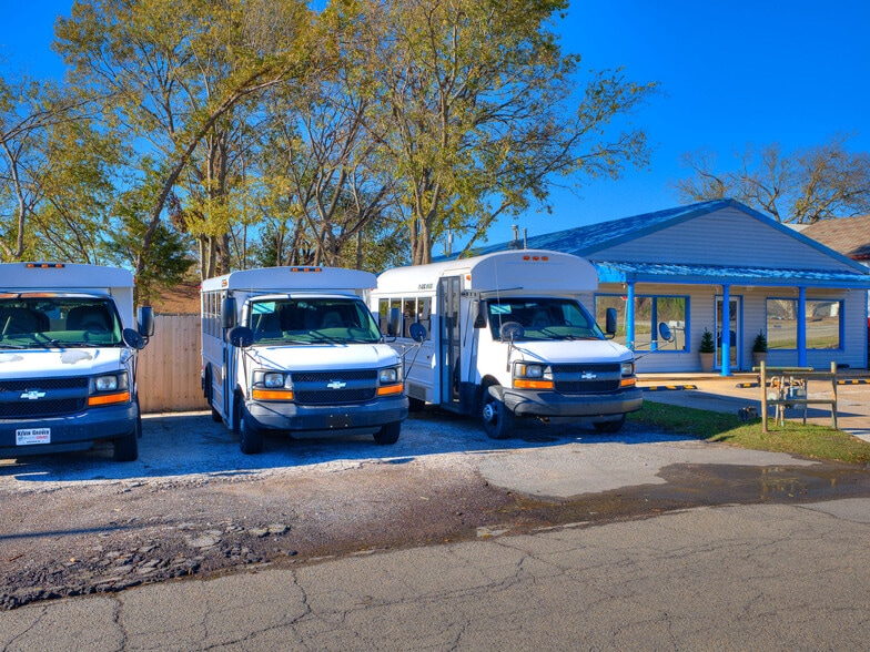 305 S Chickasaw Ave, Claremore, OK for sale - Building Photo - Image 2 of 35