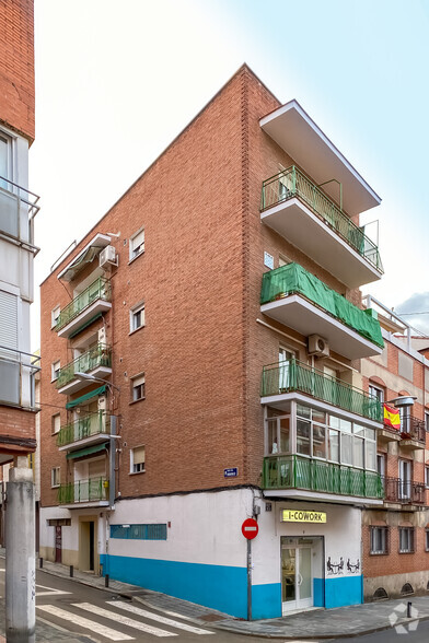 Calle Veza, 7, Madrid, Madrid for sale - Primary Photo - Image 1 of 2