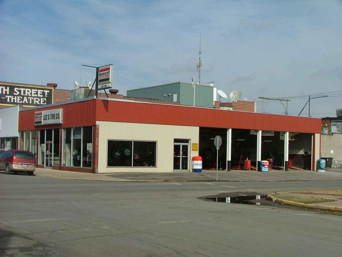 100 N 4th St, Moberly, MO 65270