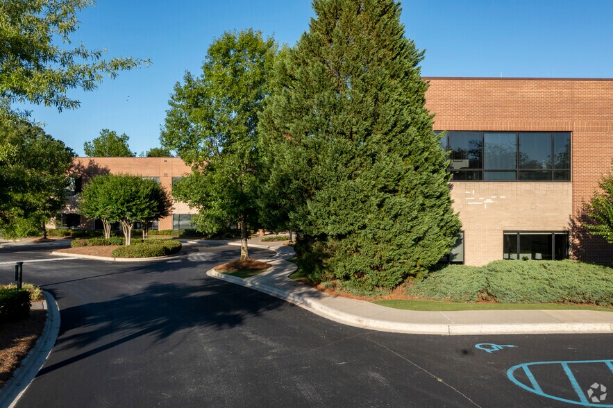 2700 Corporate Dr, Birmingham, AL for lease - Building Photo - Image 2 of 5