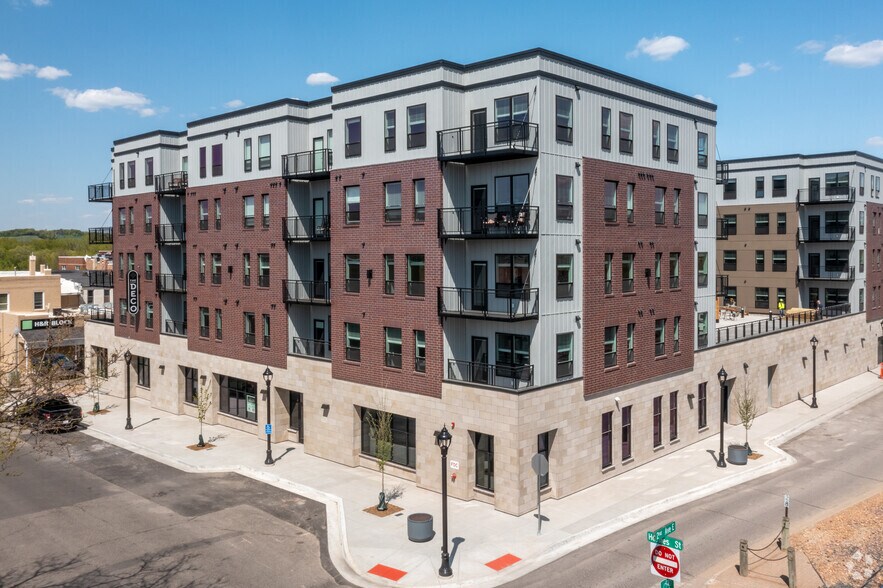 129 Holmes St S, Shakopee, MN for sale - Building Photo - Image 1 of 1