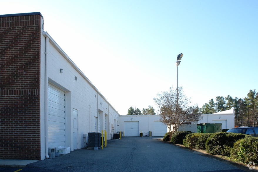 5619 Hillsborough St, Raleigh, NC for lease - Building Photo - Image 3 of 3