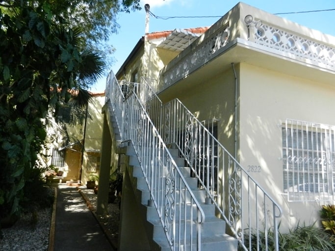 2822 Pine Tree Dr, Miami Beach, FL for sale - Primary Photo - Image 1 of 34