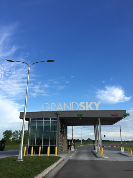 1 Grand Sky Blvd, Grand Forks Air Force Base, ND for lease - Primary Photo - Image 1 of 3