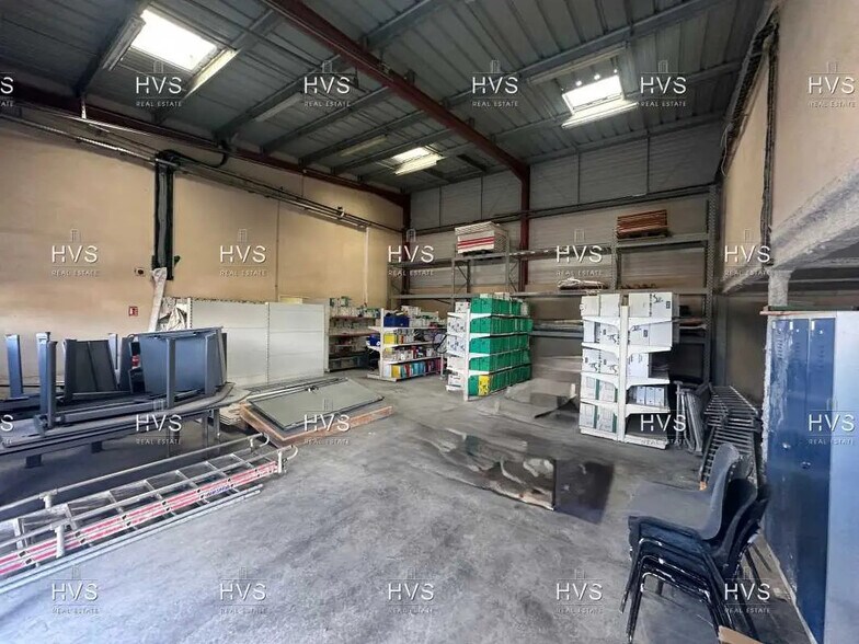 Industrial in Marignane for sale - Interior Photo - Image 3 of 10
