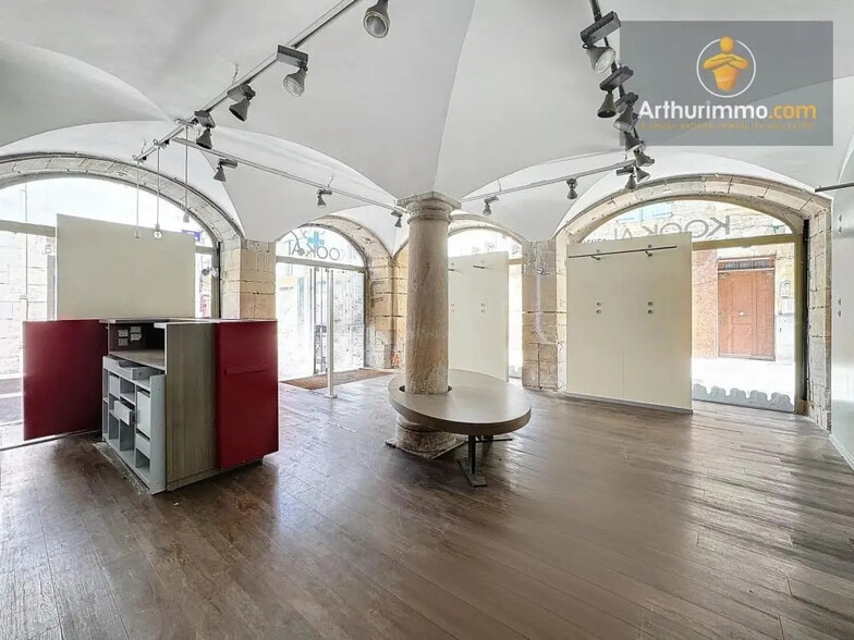 1 Rue Du Tribunal, Bourgoin-Jallieu for lease - Interior Photo - Image 2 of 9