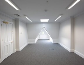 144-146 Buckingham Palace Rd, London for lease Interior Photo- Image 2 of 3