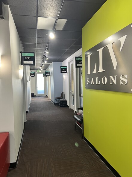 623 E Fort Union Blvd, Midvale, UT for sale - Interior Photo - Image 3 of 31