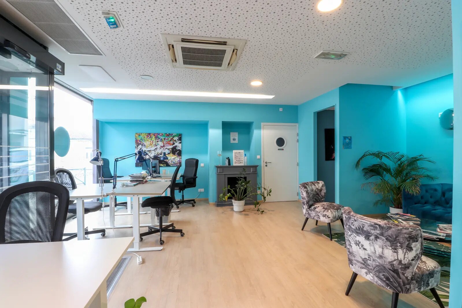 Retail in Pessac for sale Interior Photo- Image 1 of 6