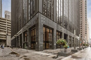 30 N LaSalle St, Chicago IL - Bar